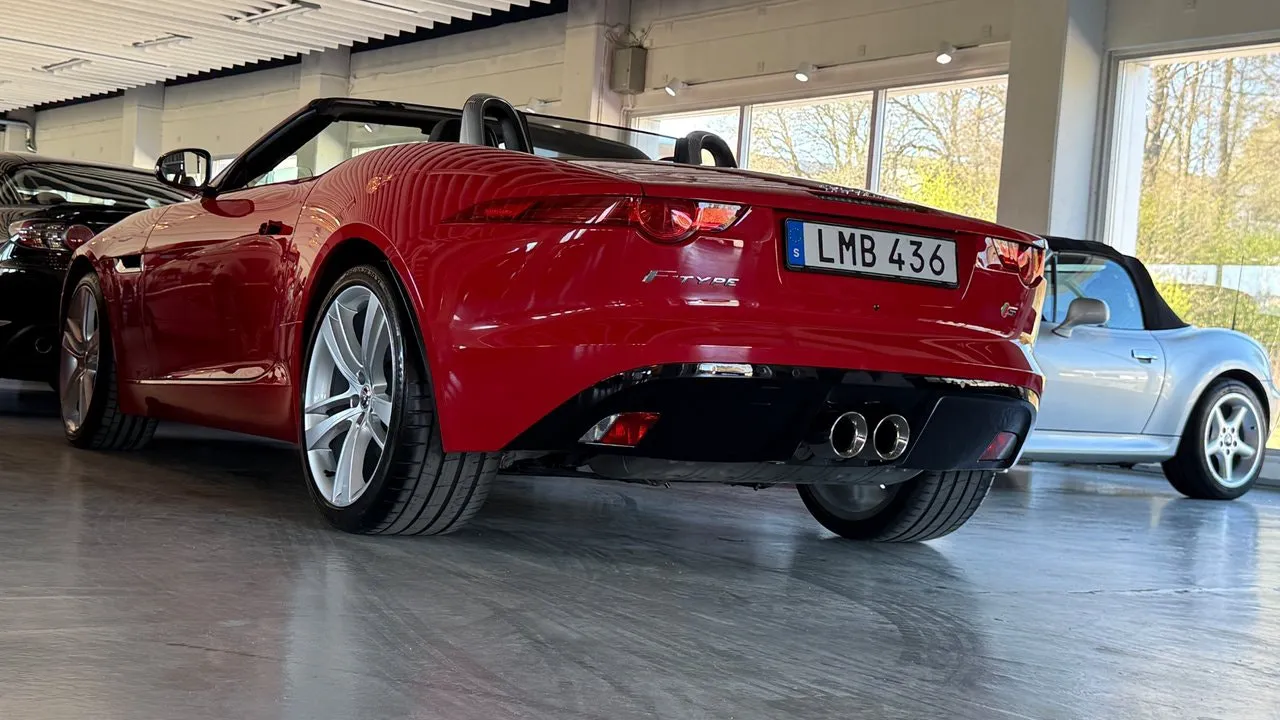Vehicle image 26