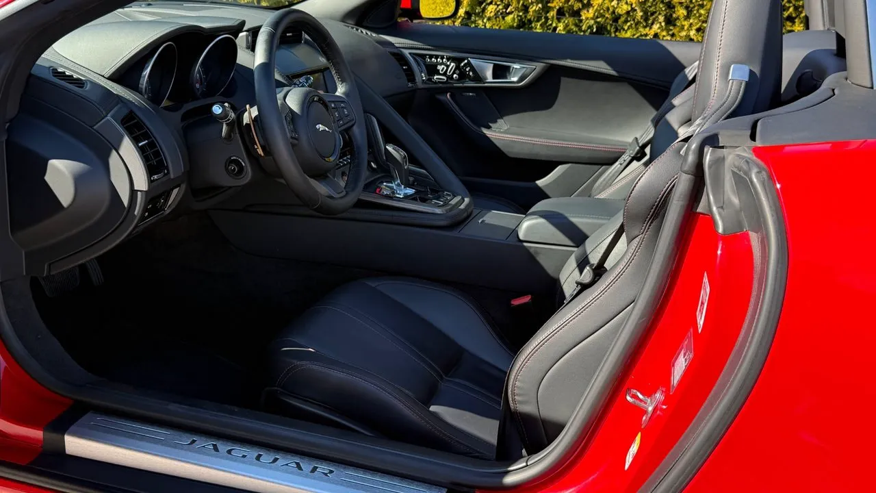 Vehicle image 33