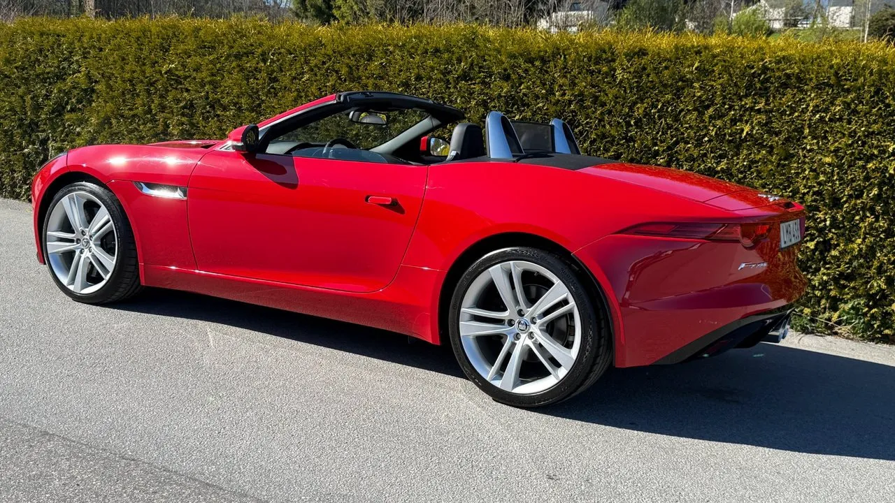 Vehicle image 30