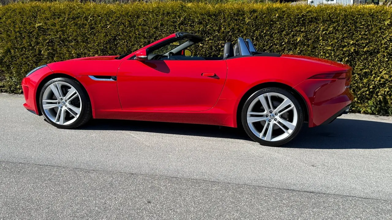 Vehicle image 28