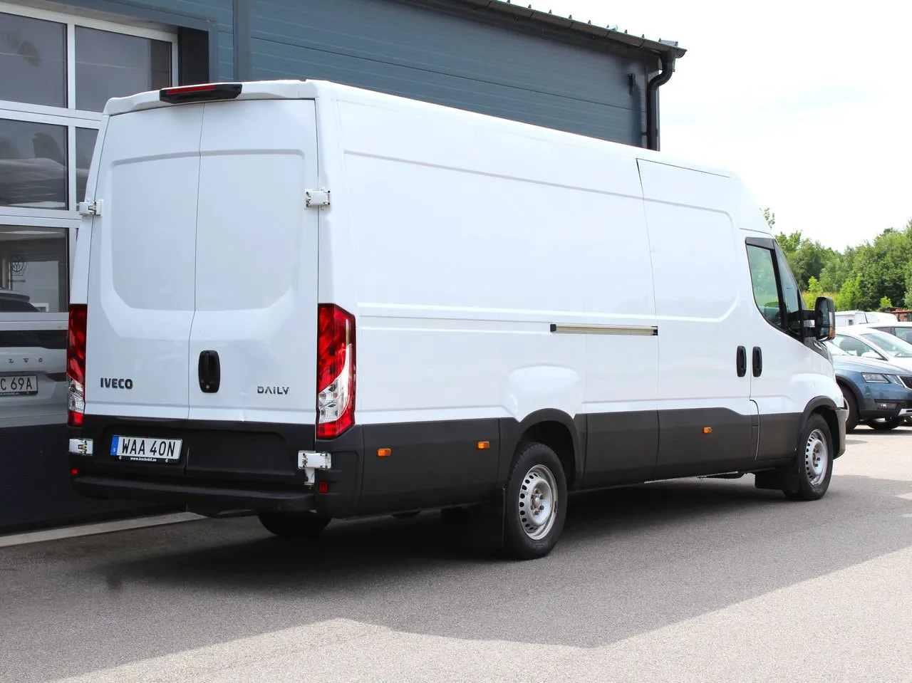 Vehicle image 6