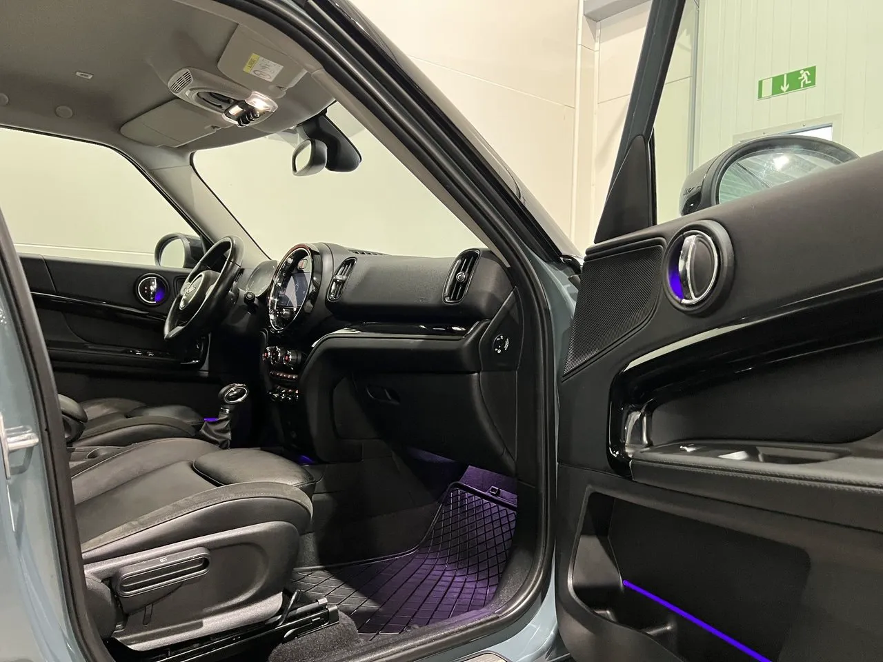 Vehicle image 21
