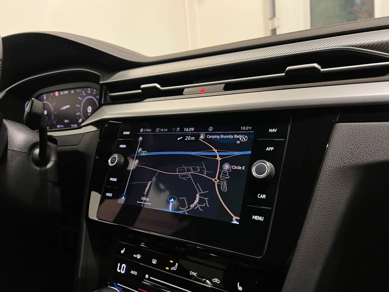 Vehicle image 18