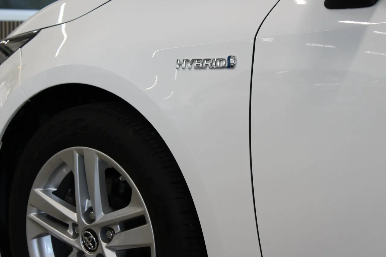 Vehicle image 15