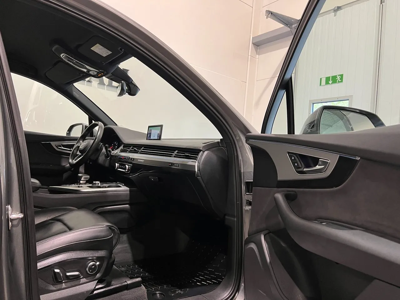 Vehicle image 26