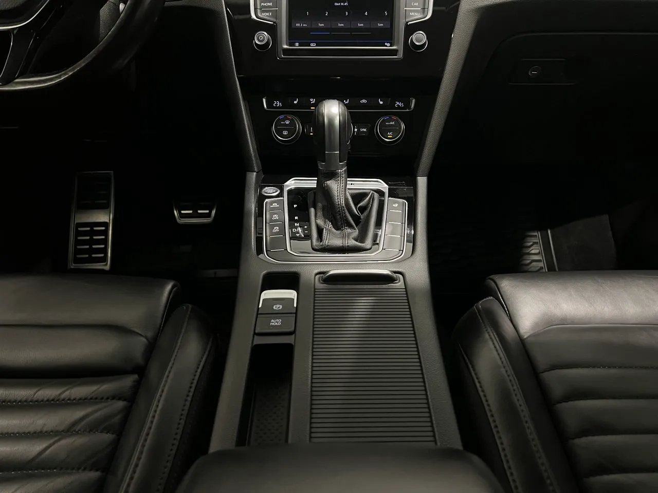Vehicle image 18
