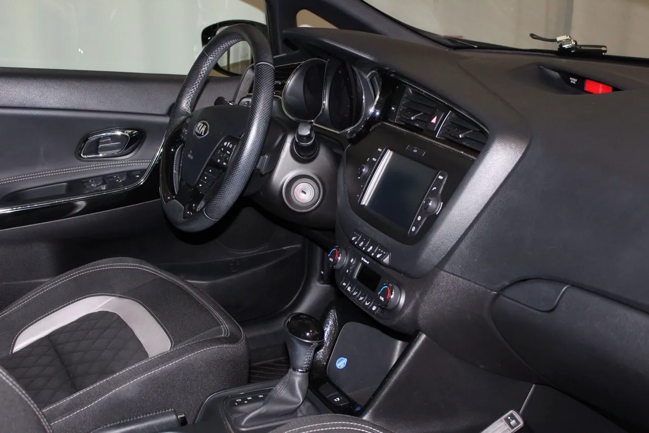 Vehicle image 18