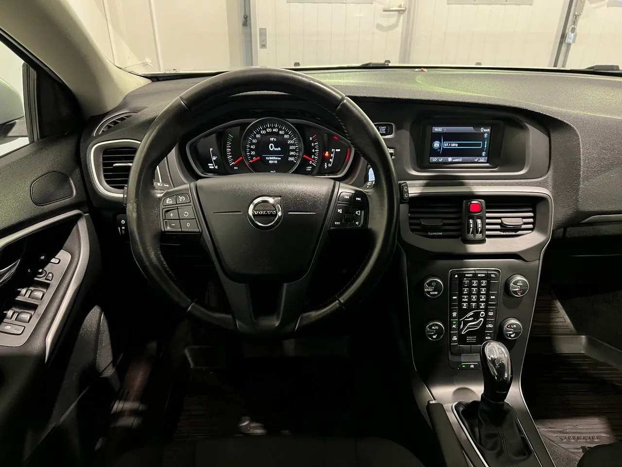 Vehicle image 14