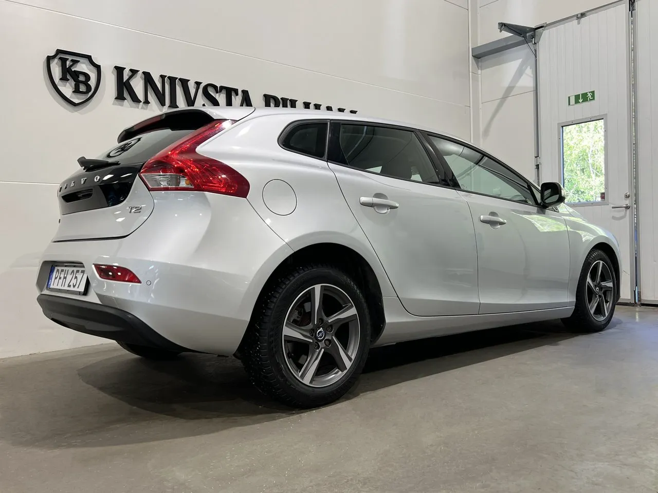 Vehicle image 19