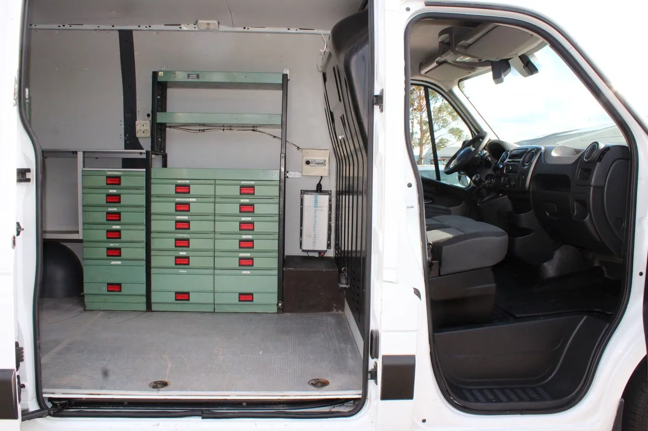 Vehicle image 14