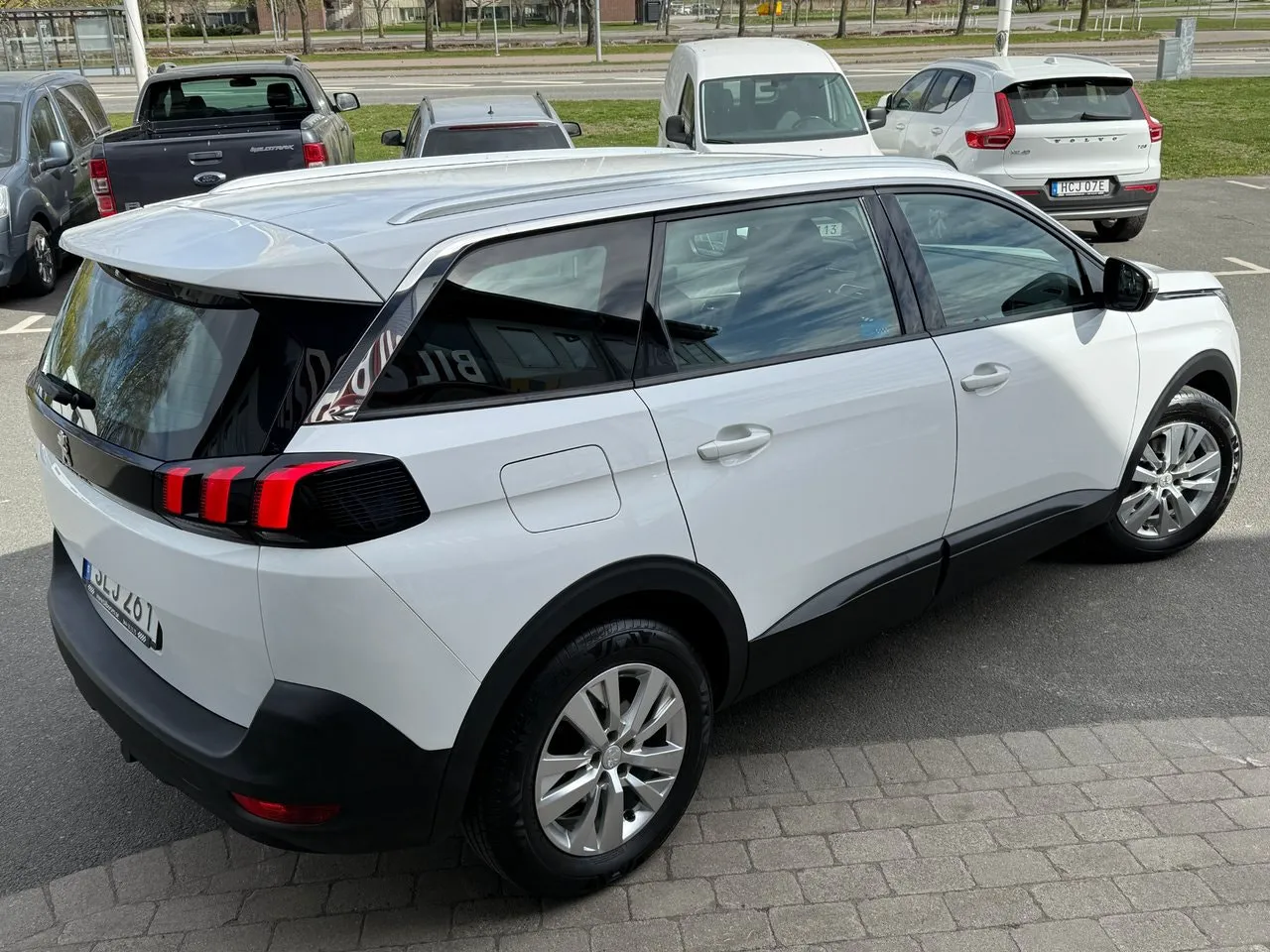 Vehicle image 3
