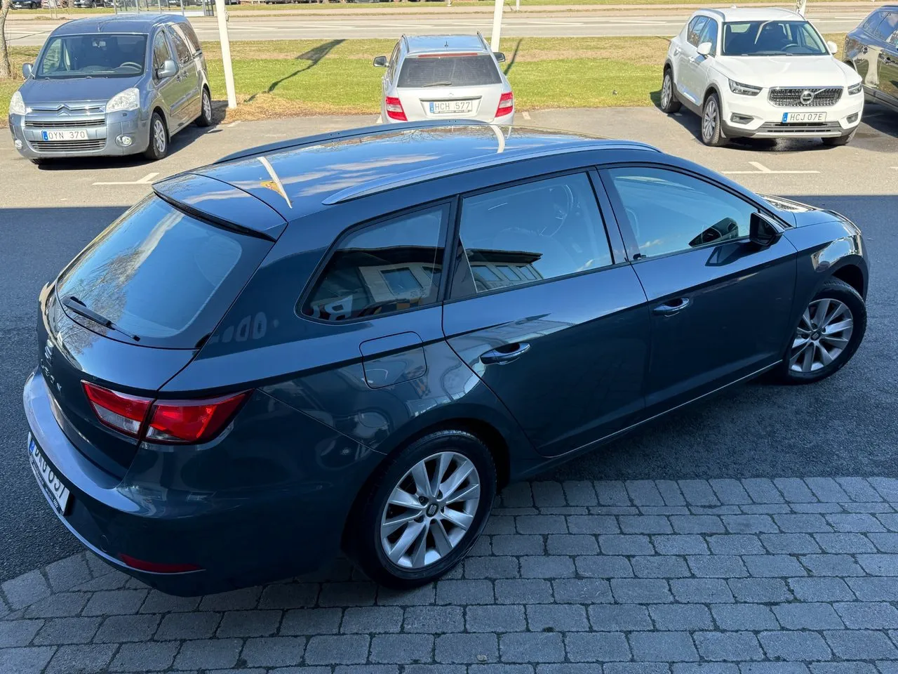 Vehicle image 3