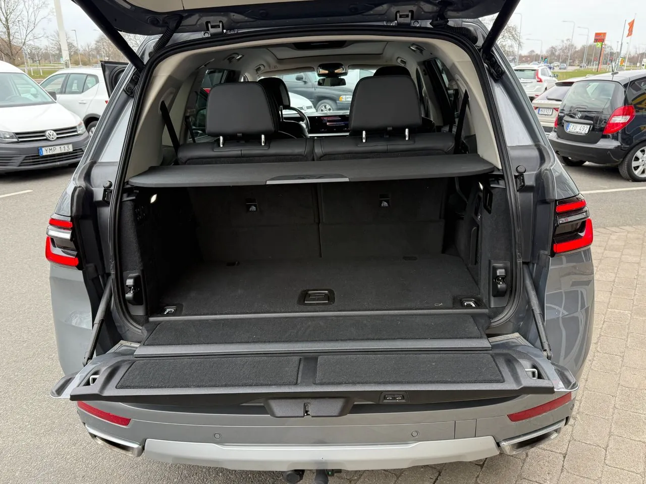 Vehicle image 7