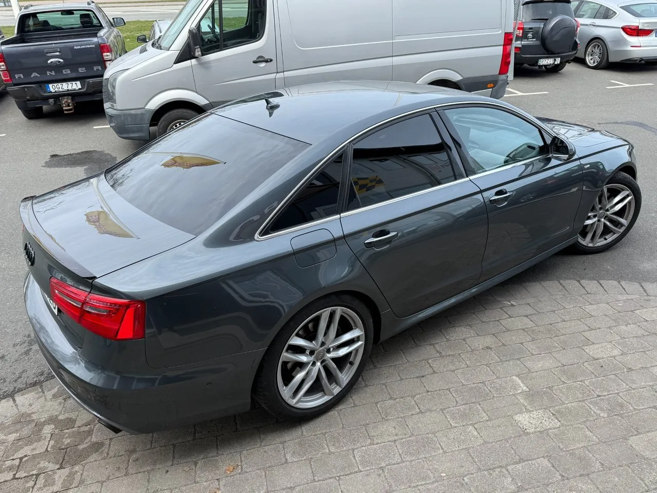 Vehicle image 3