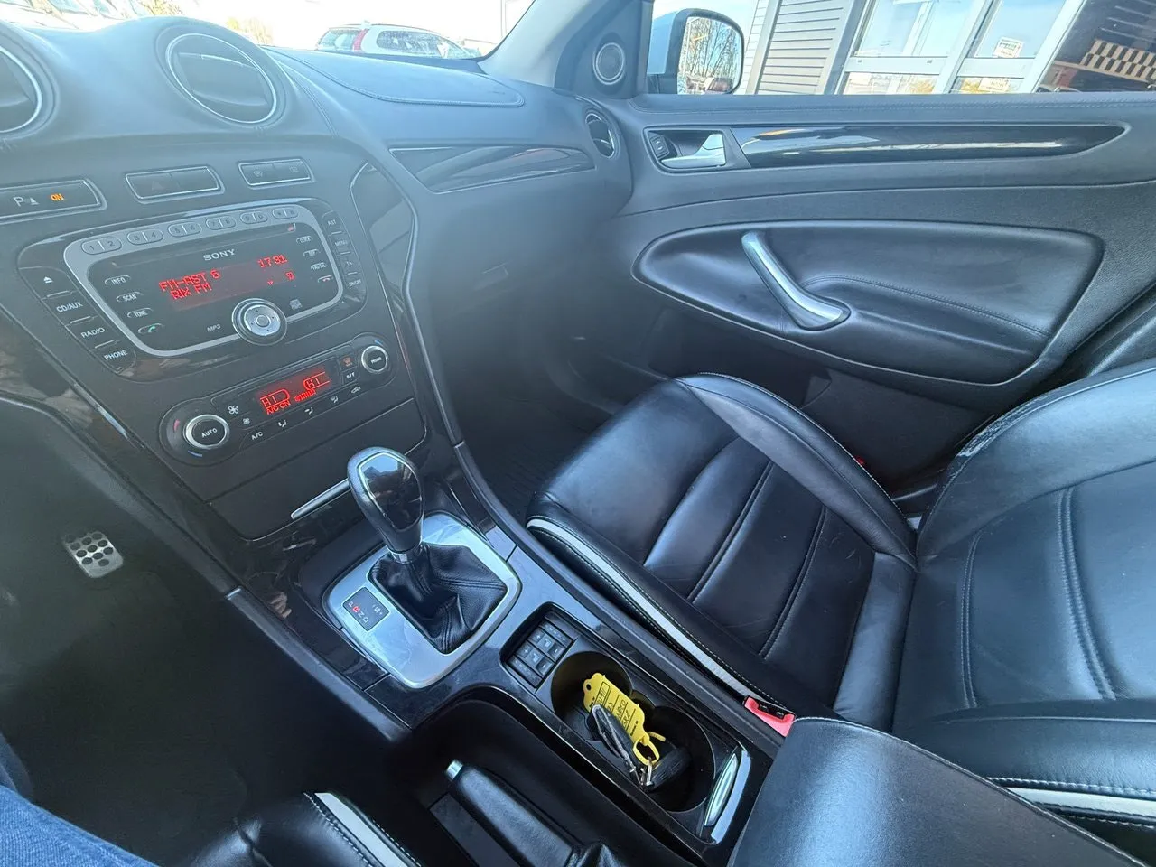Vehicle image 14