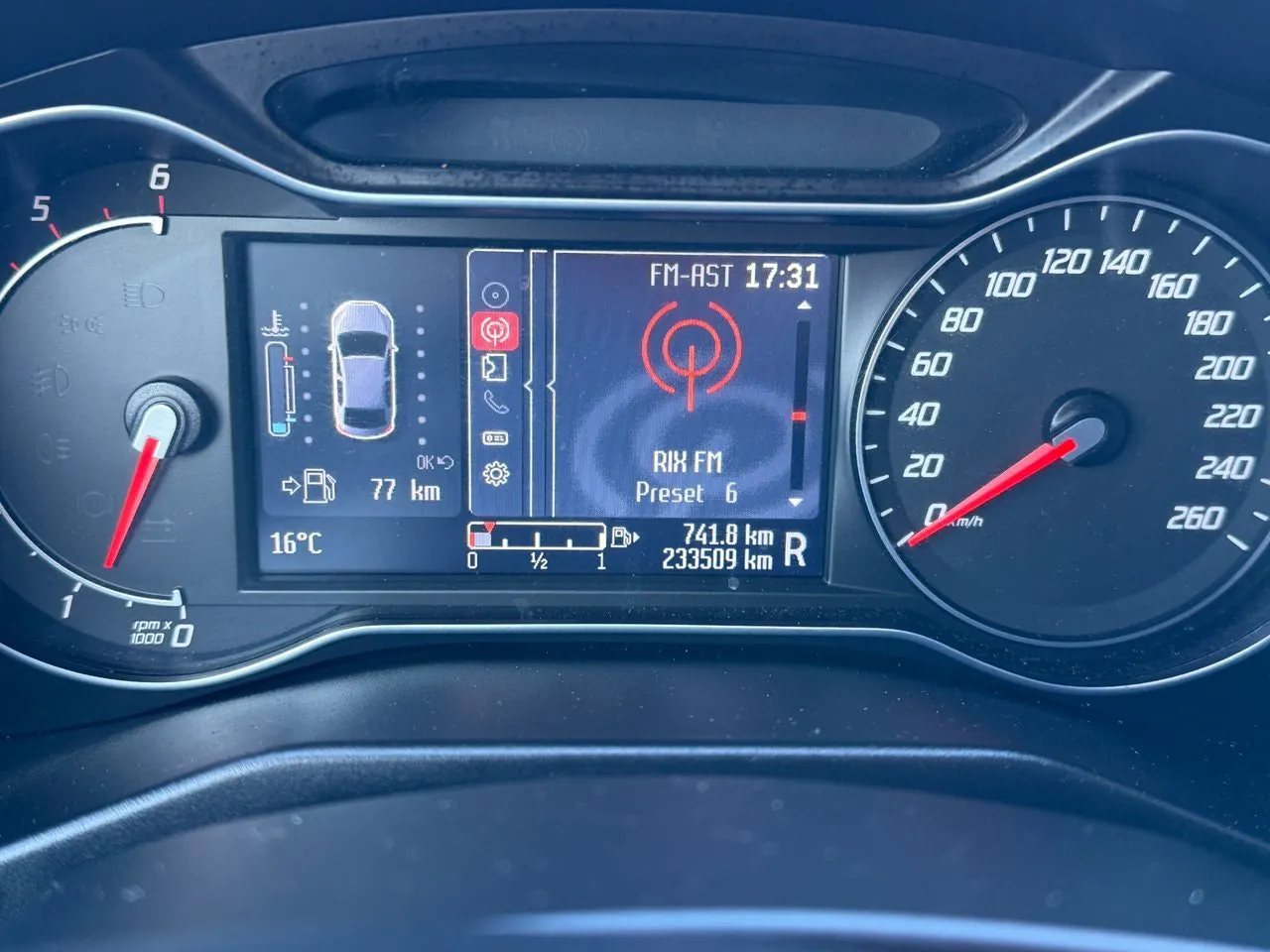 Vehicle image 13