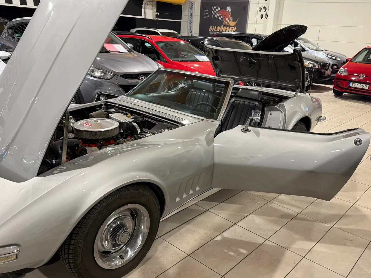 Vehicle image 5