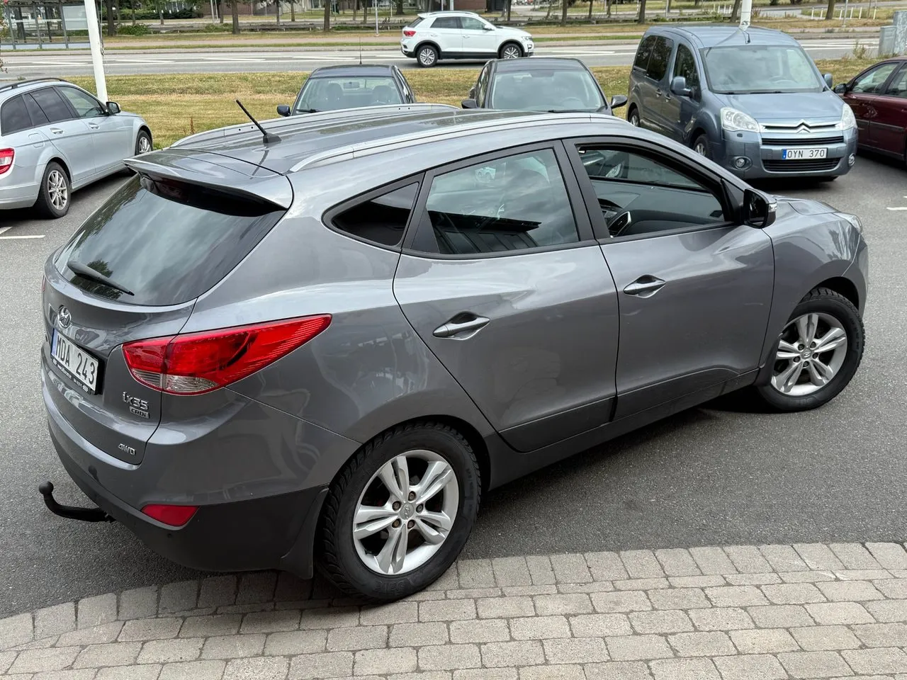 Vehicle image 3
