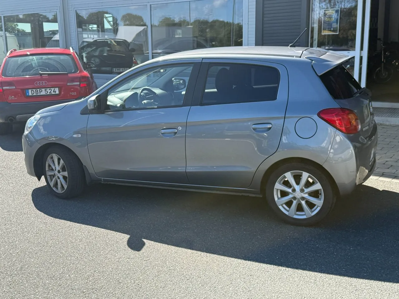 Vehicle image 5