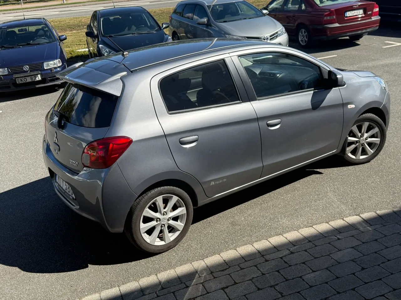 Vehicle image 3