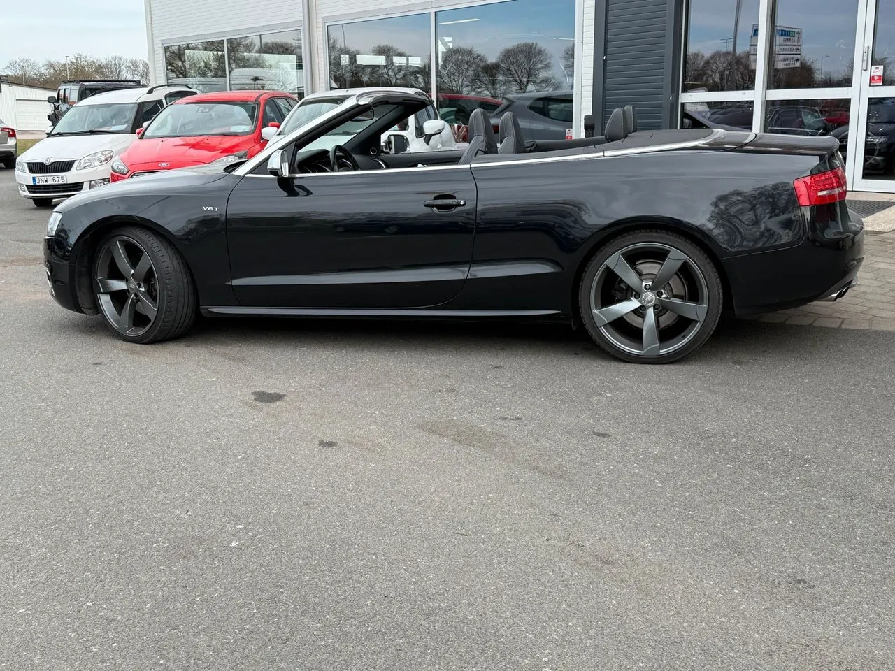 Vehicle image 7
