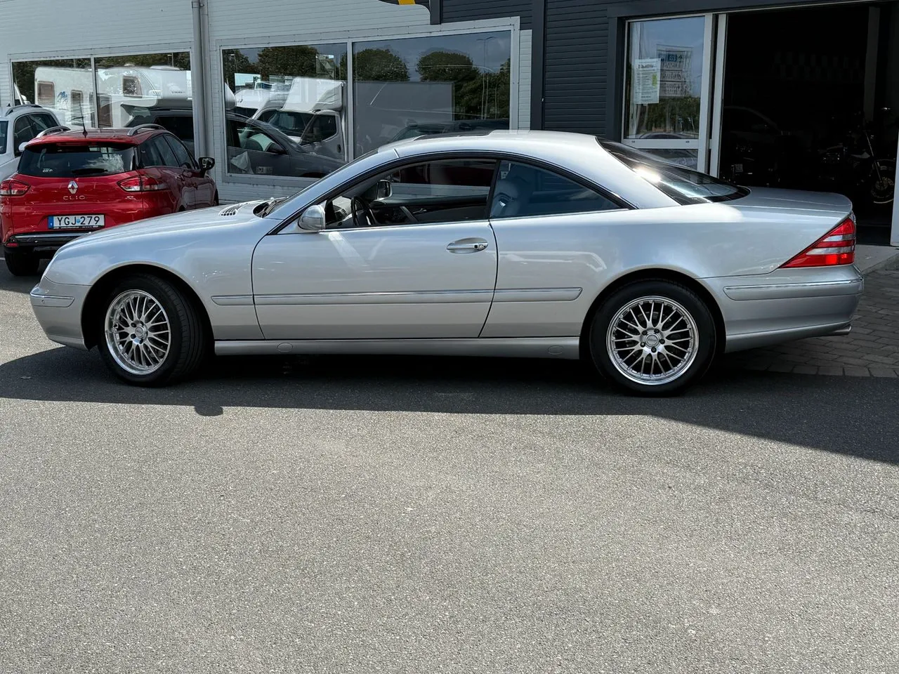 Vehicle image 6