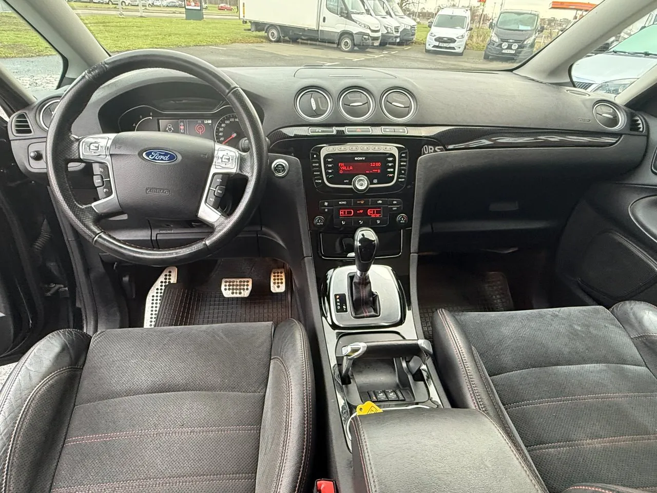 Vehicle image 10