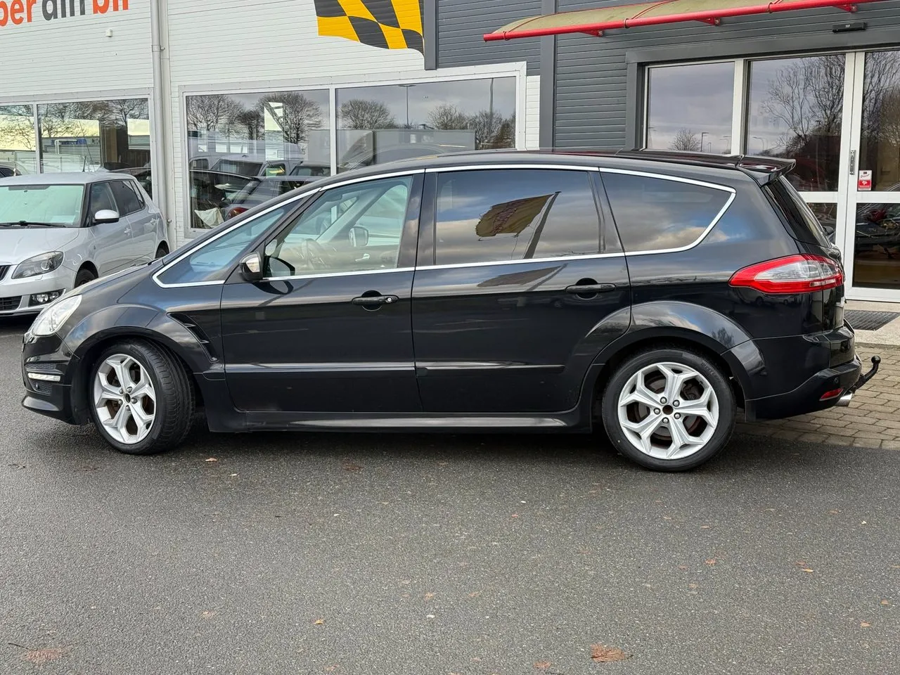 Vehicle image 6