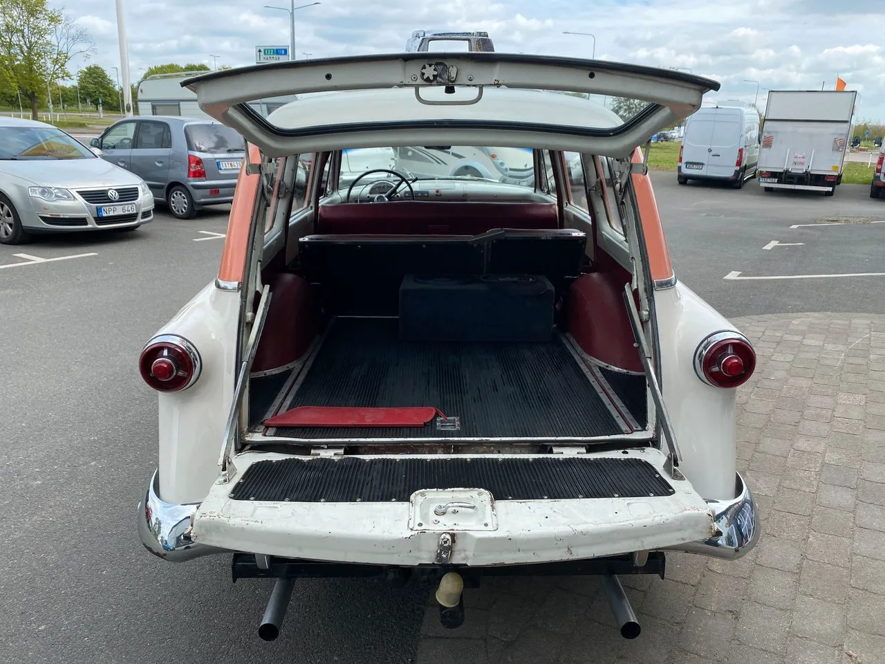 Vehicle image 6
