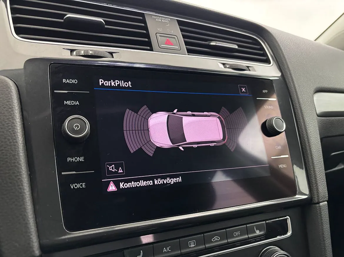 Vehicle image 18