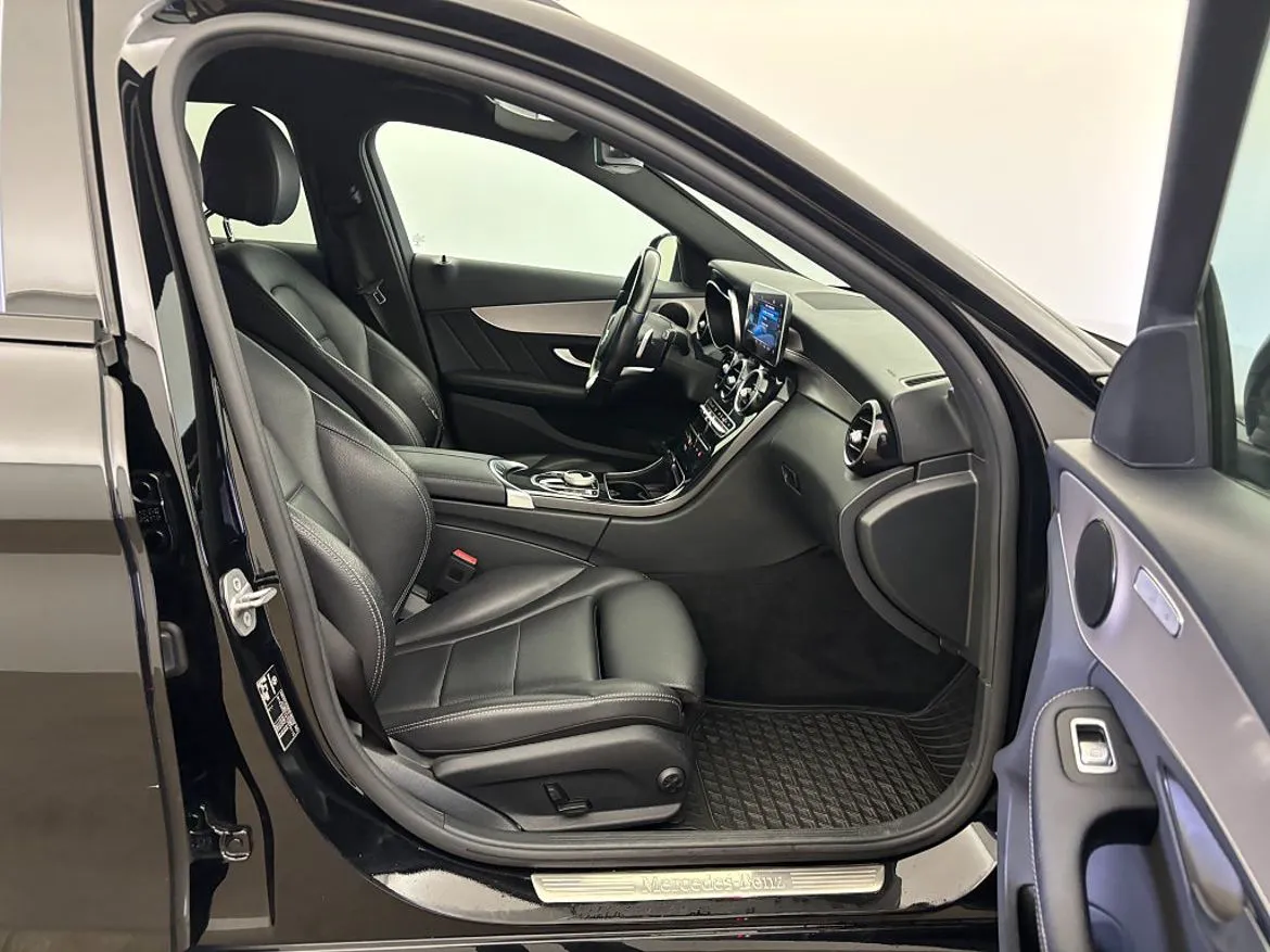 Vehicle image 18