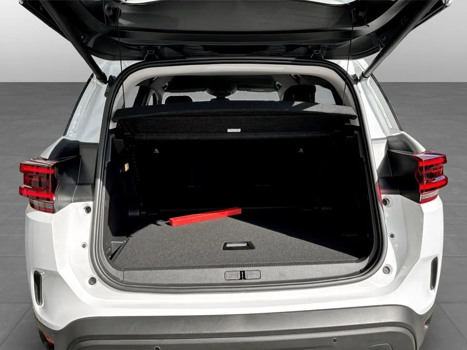 Vehicle image 16