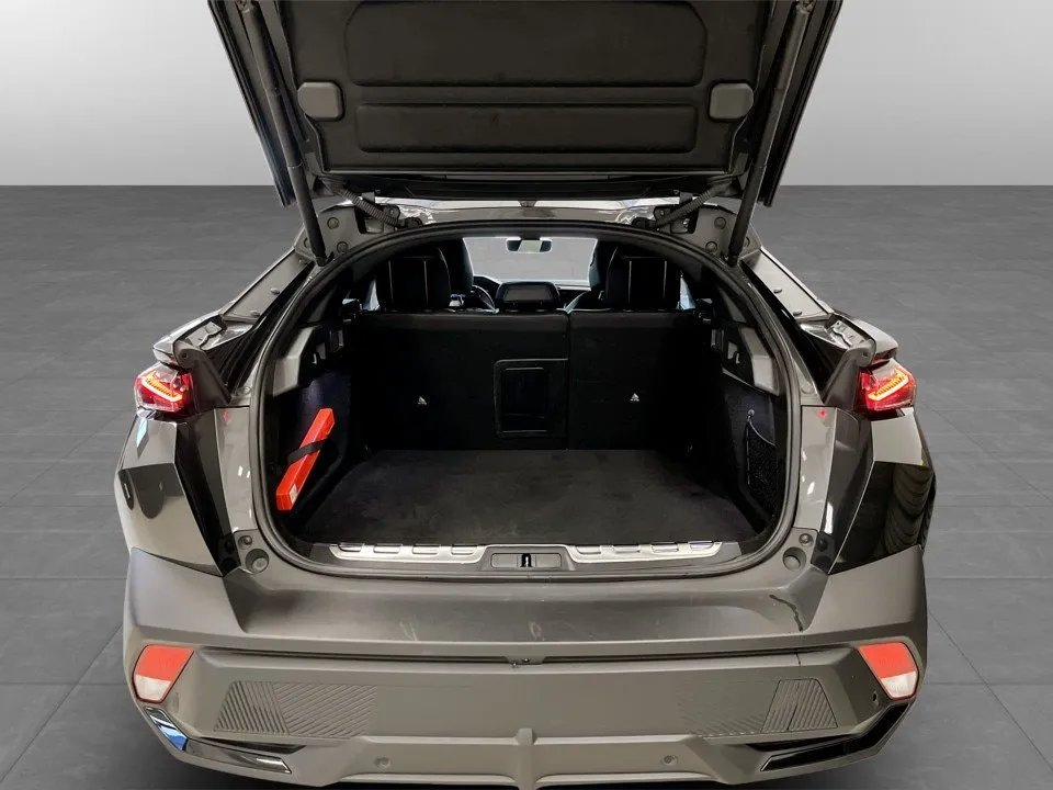 Vehicle image 15