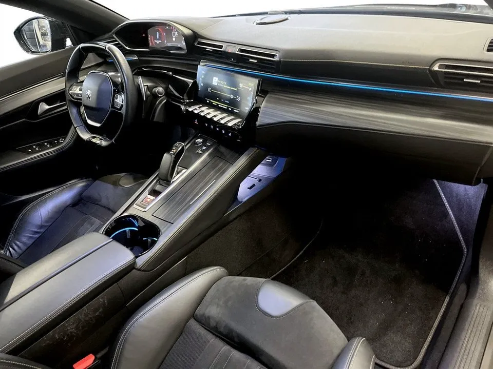 Vehicle image 14