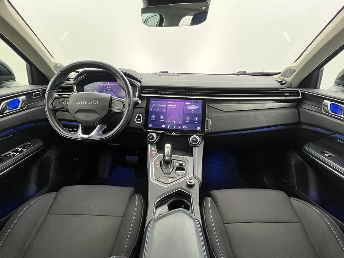 Vehicle image 18