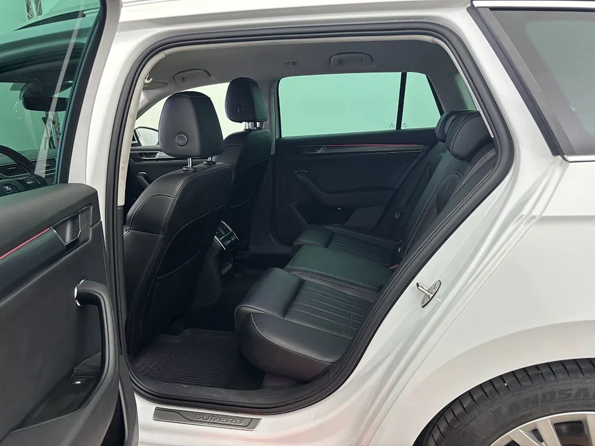 Vehicle image 14