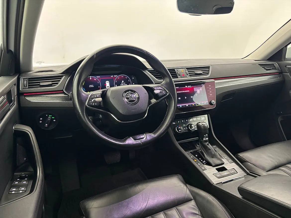Vehicle image 18
