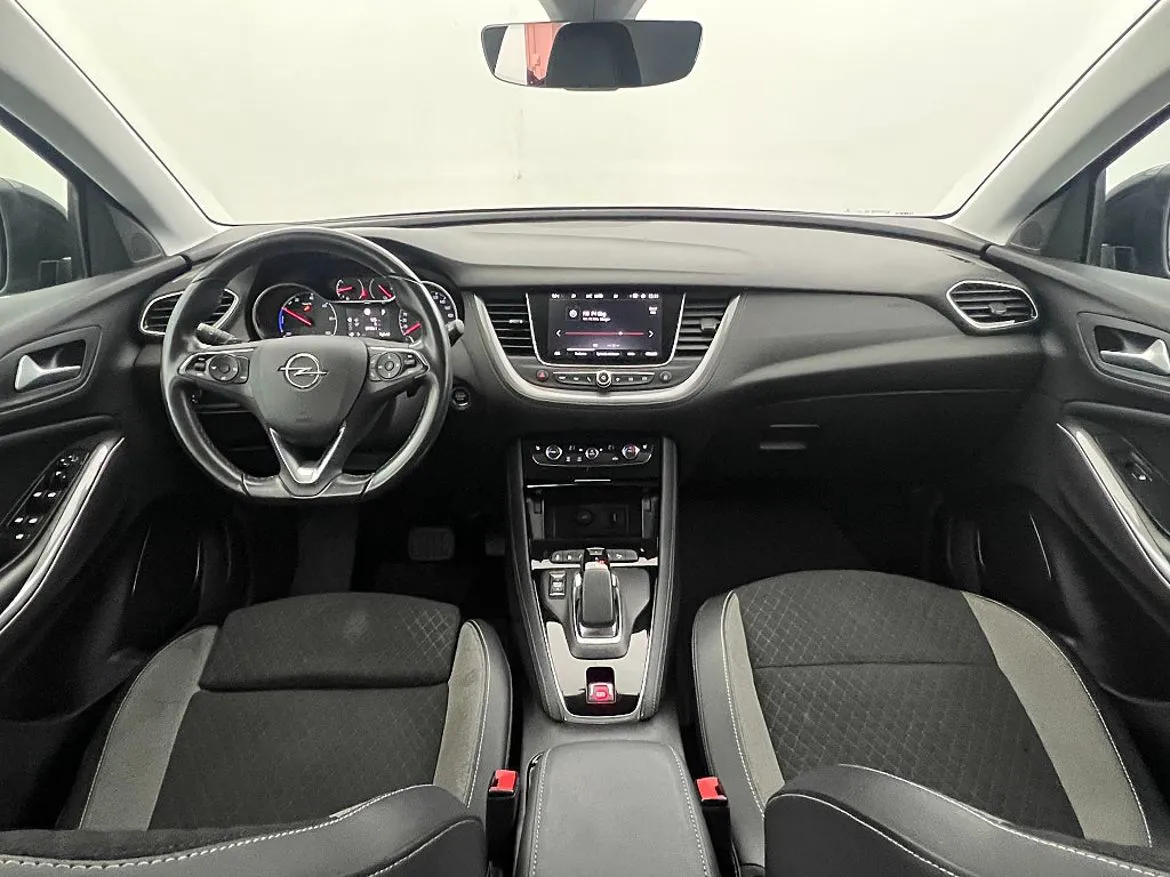 Vehicle image 18