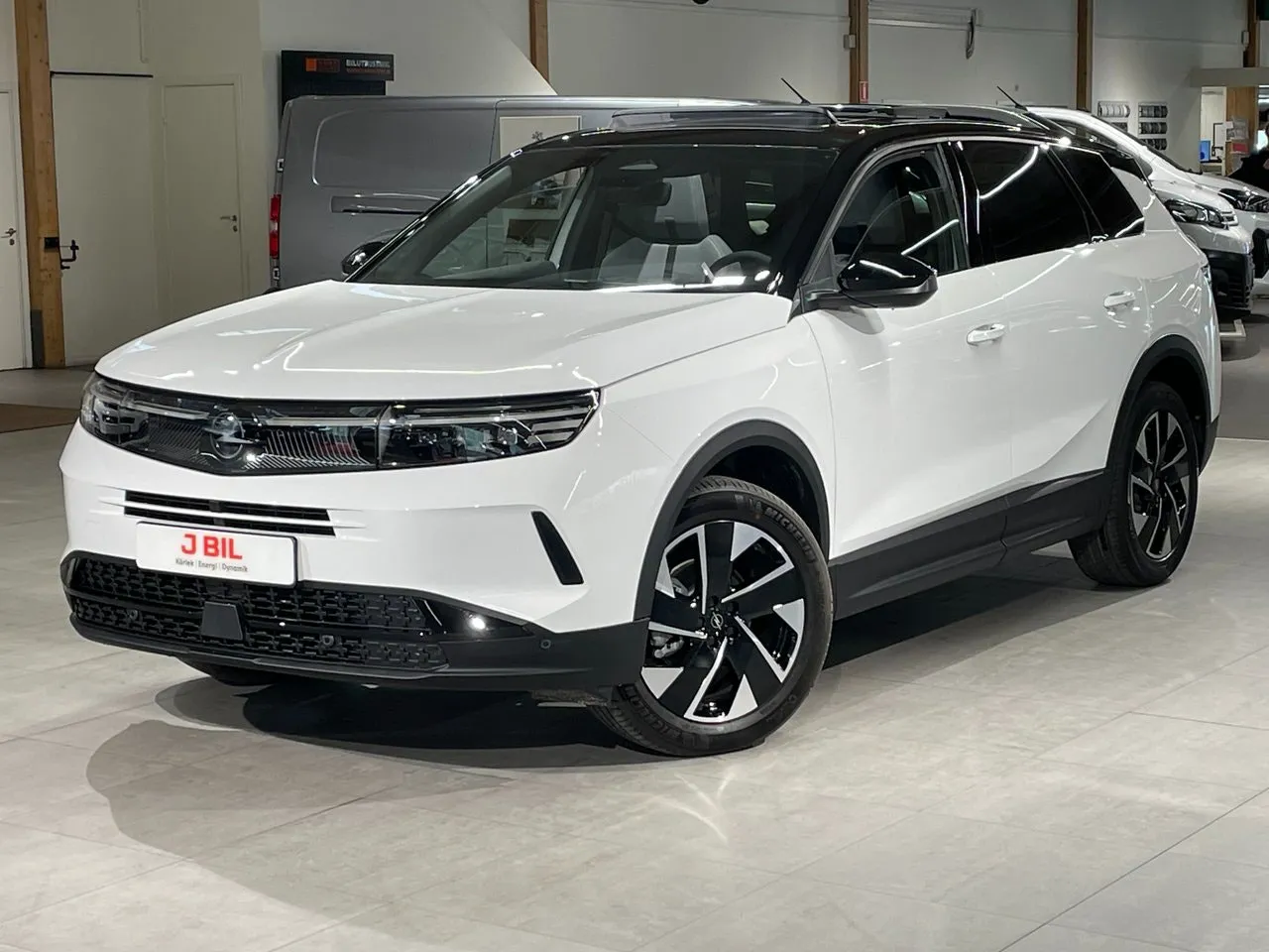 Vehicle image 3