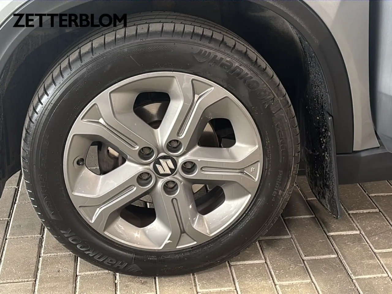 Vehicle image 12