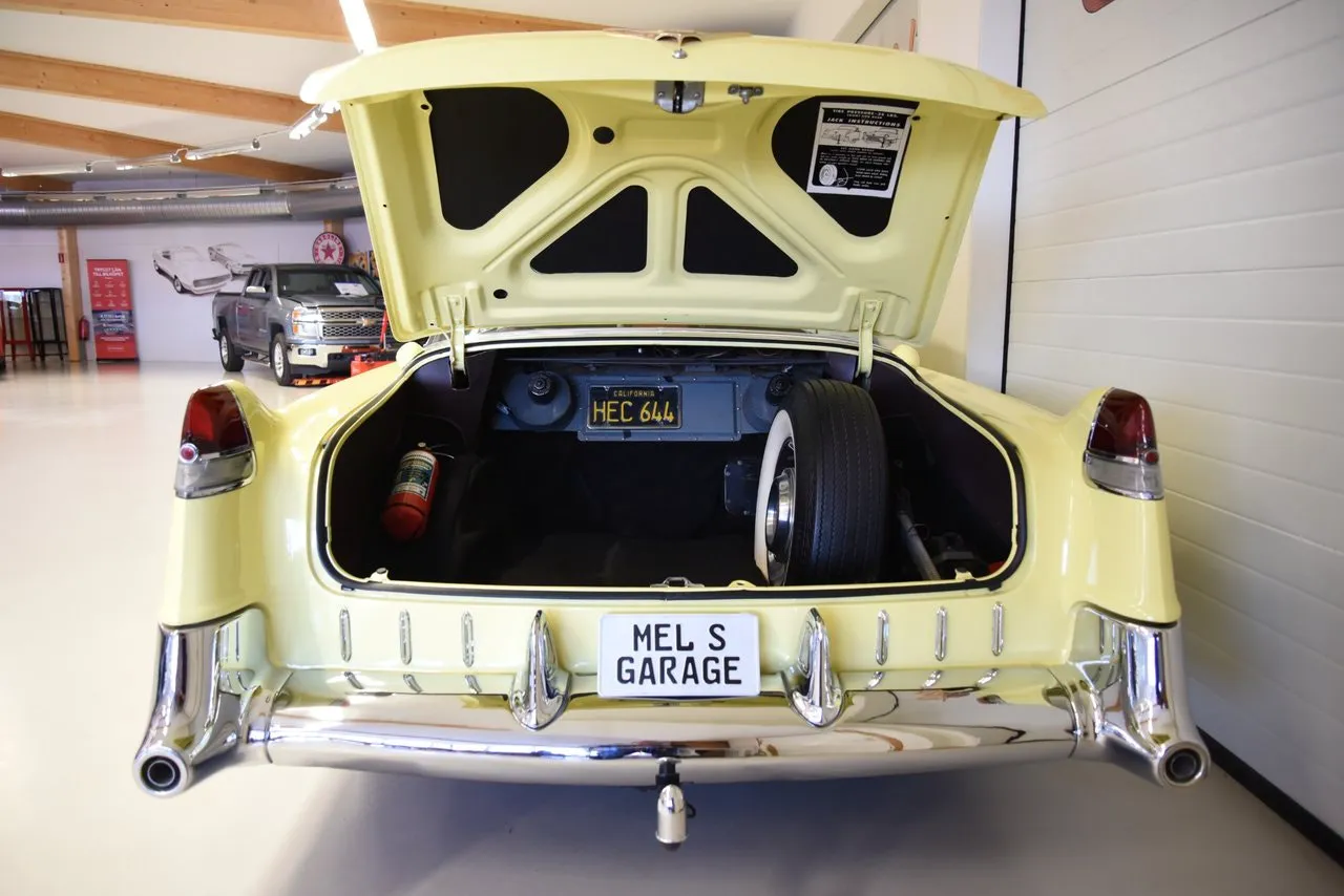 Vehicle image 18