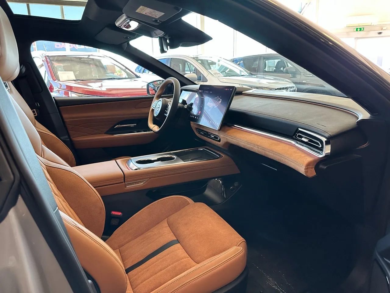 Vehicle image 10