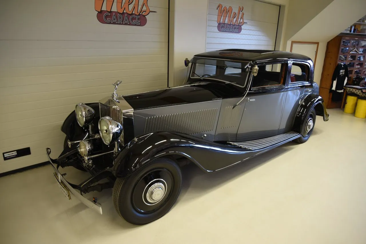 Vehicle image 35