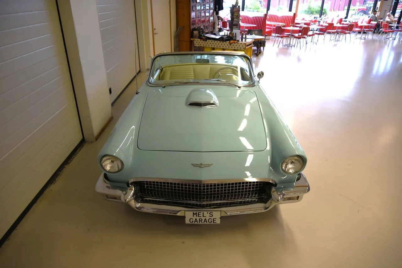 Vehicle image 13