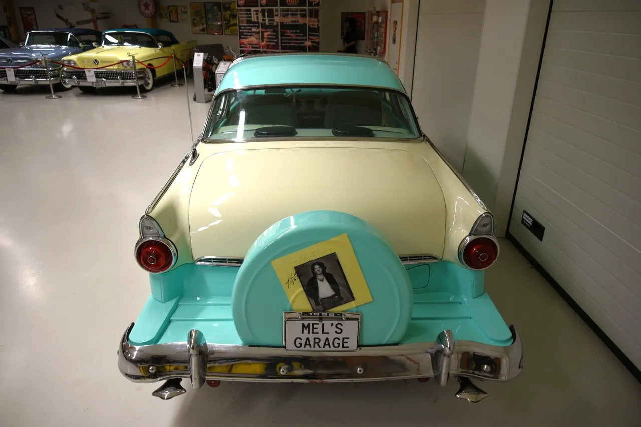 Vehicle image 8