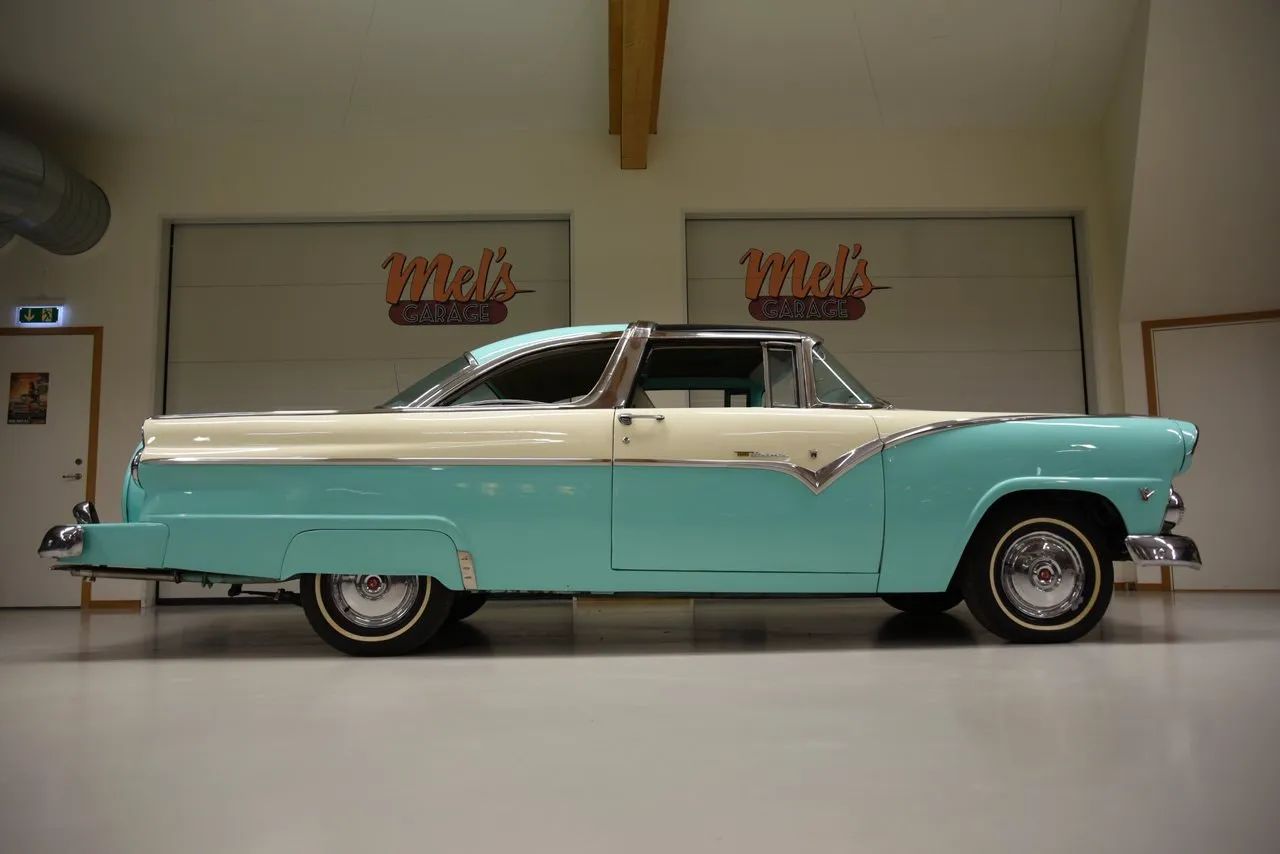 Vehicle image 32