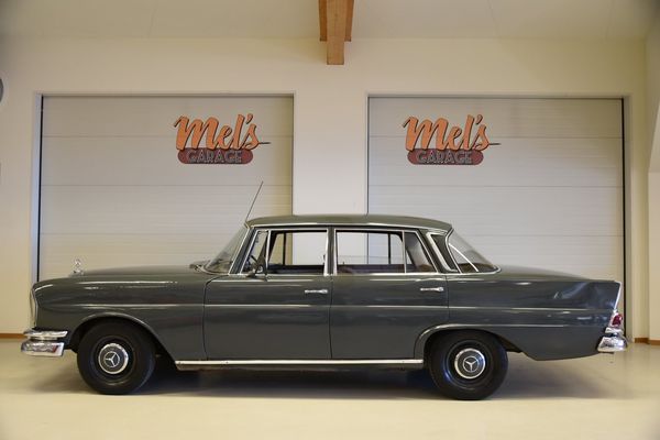 Mercedes 220 W111 Sedan Riktig tids kapsel med original dokument kvar - 1962