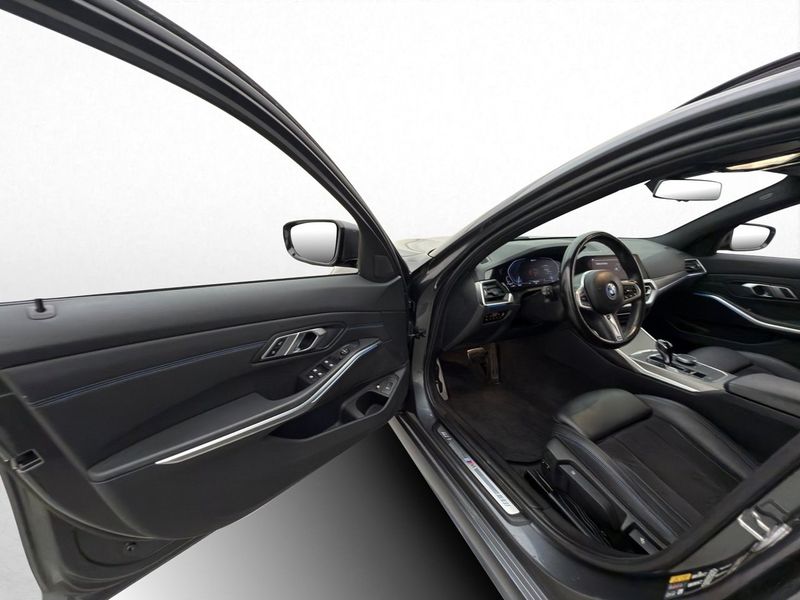 BMW 330 bild 9