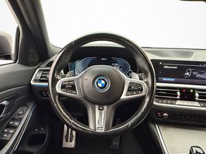BMW 330 bild 11