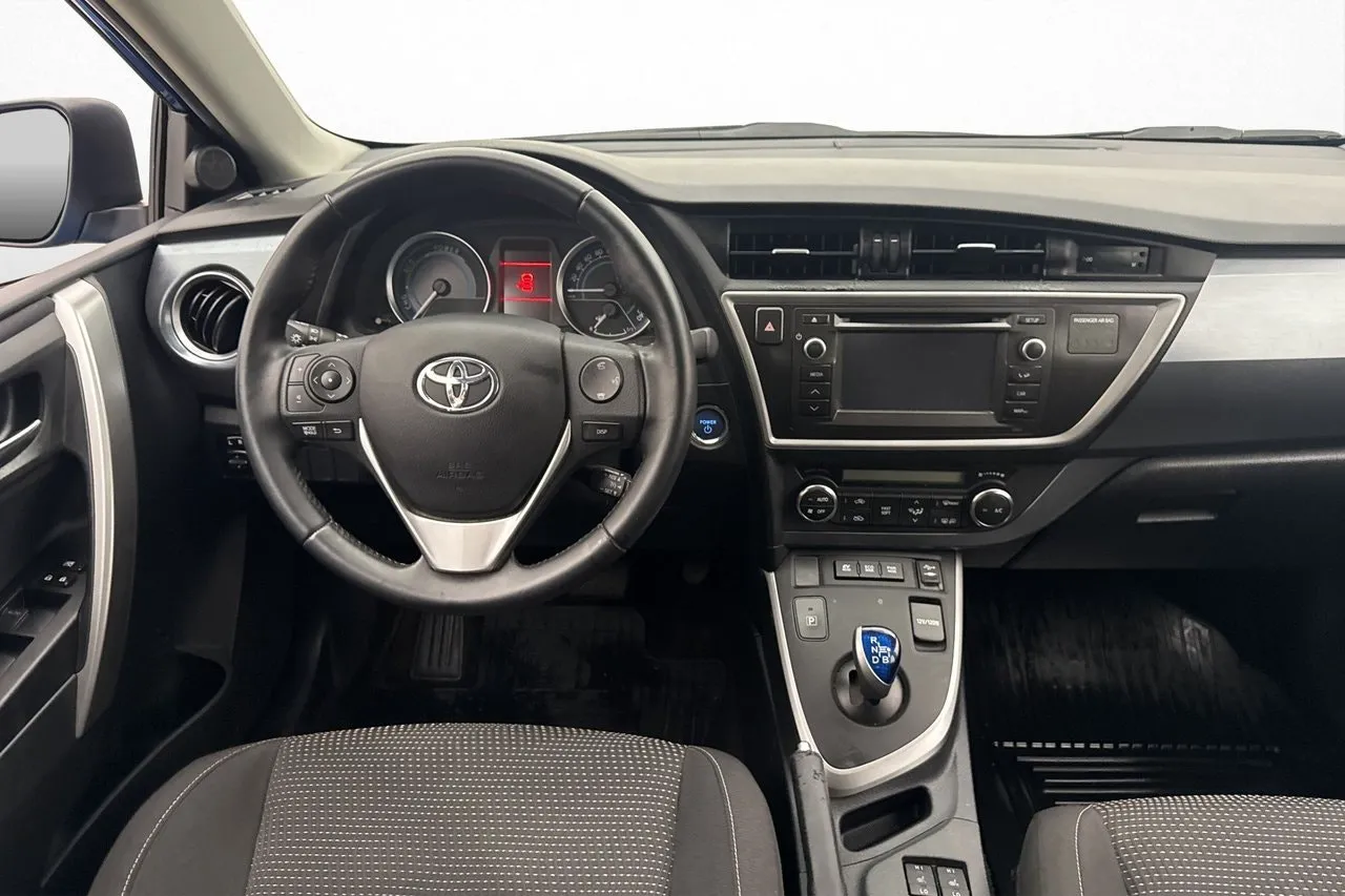 Vehicle image 15